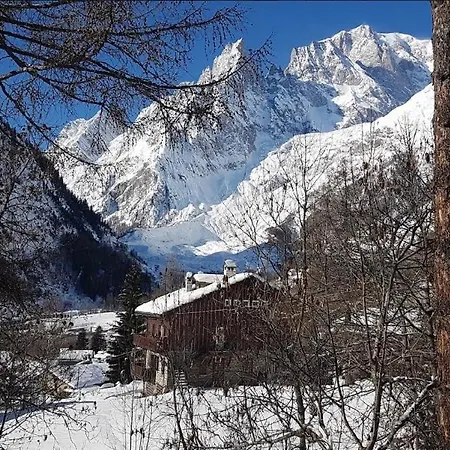 Chalet Monte Bianco Dağ evi Courmayeur